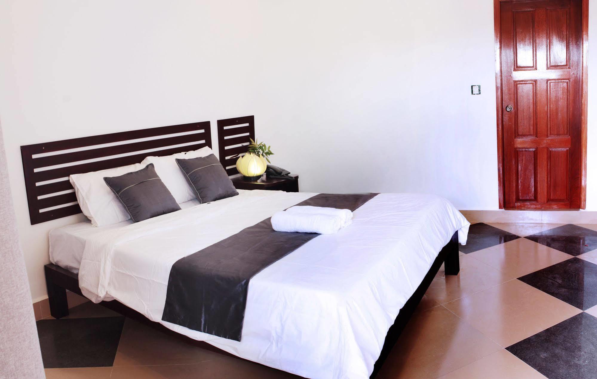 Aime House & Niisaii Apartment Phnom Penh Exteriör bild