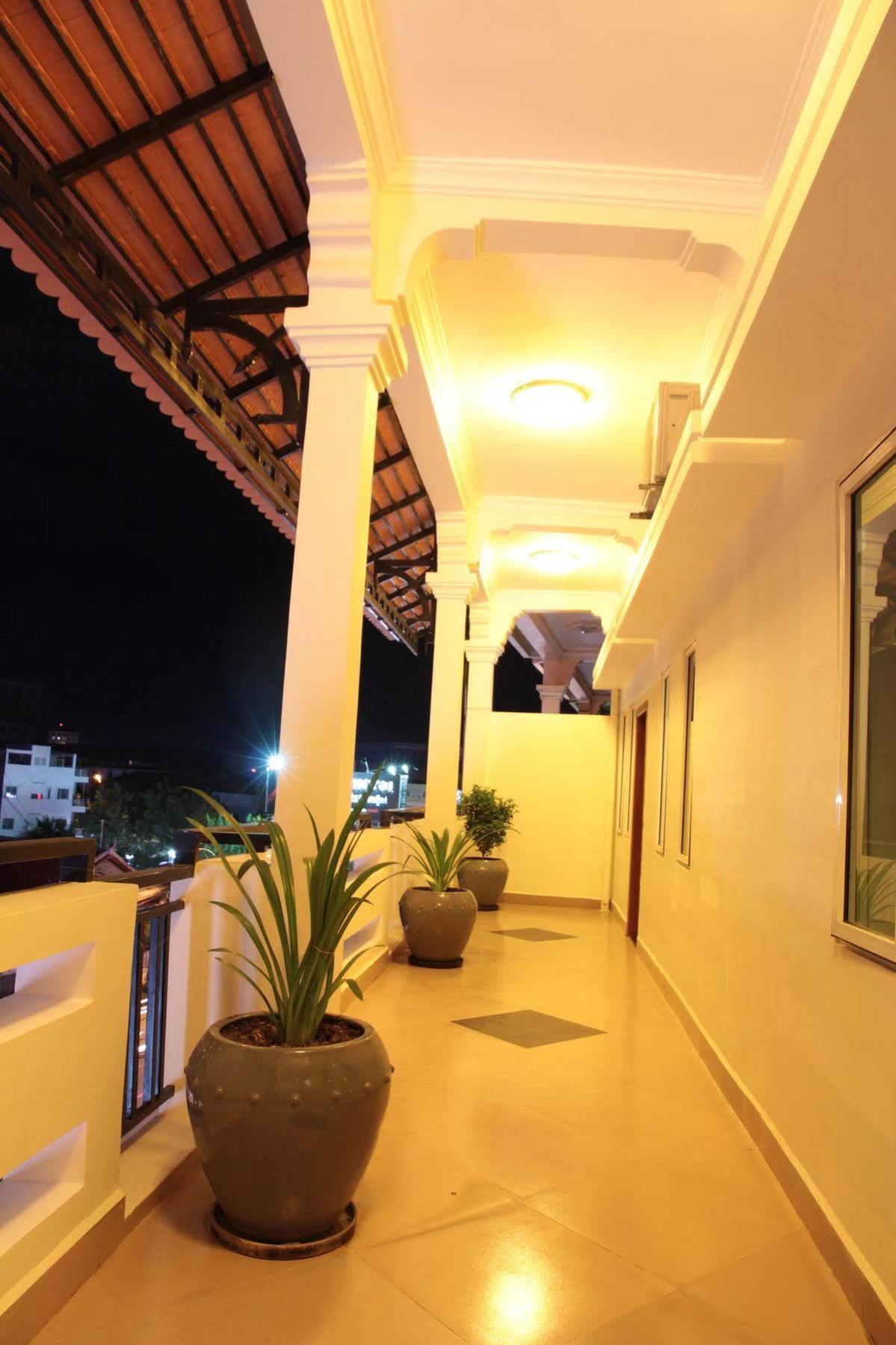 Aime House & Niisaii Apartment Phnom Penh Exteriör bild